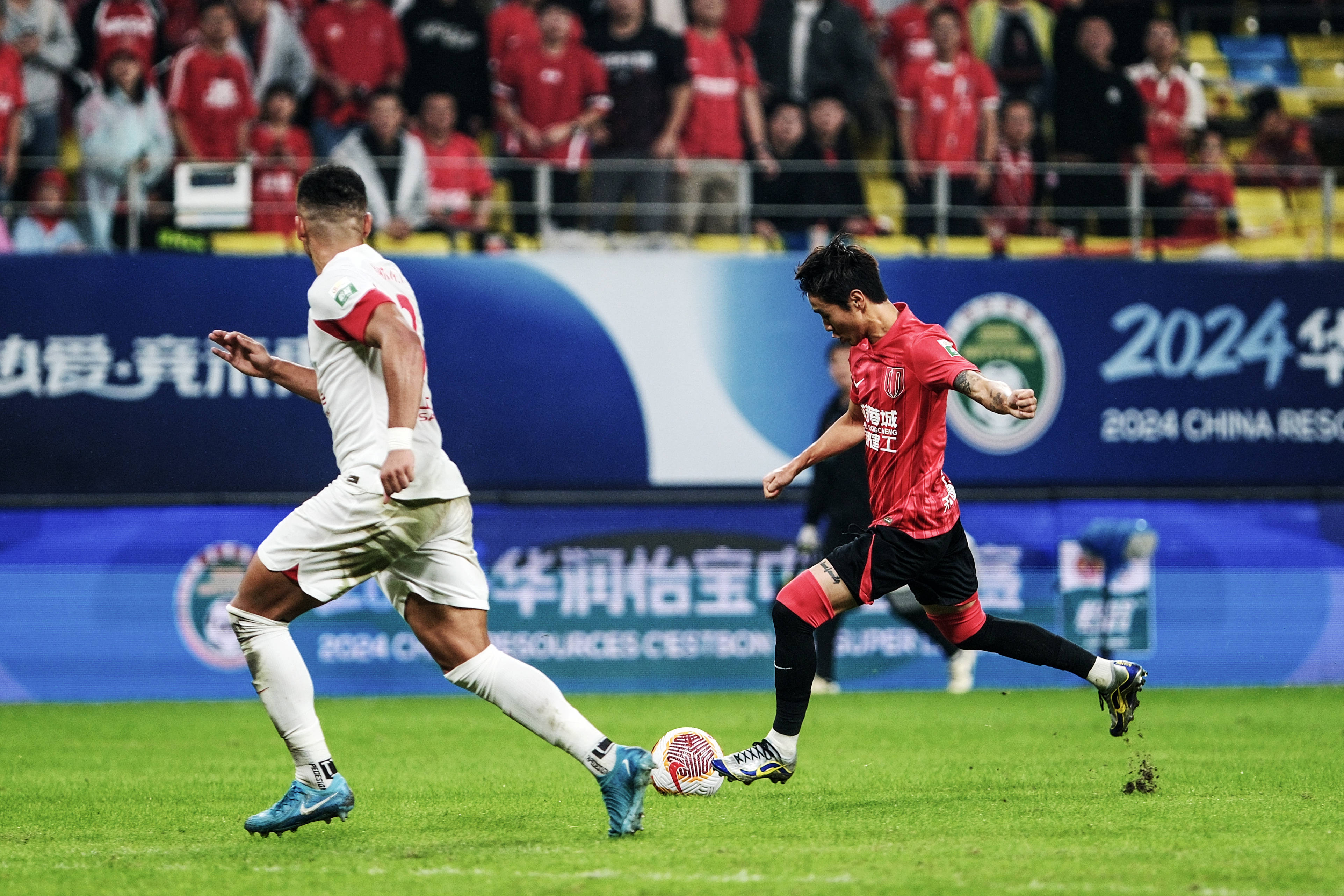 九游游戏旧版本上海海港迎意甲关键赛波特兰开拓者围绕欧超杯回应争议，尼斯队长鼓劲备战西甲瞬间刷屏的简单介绍