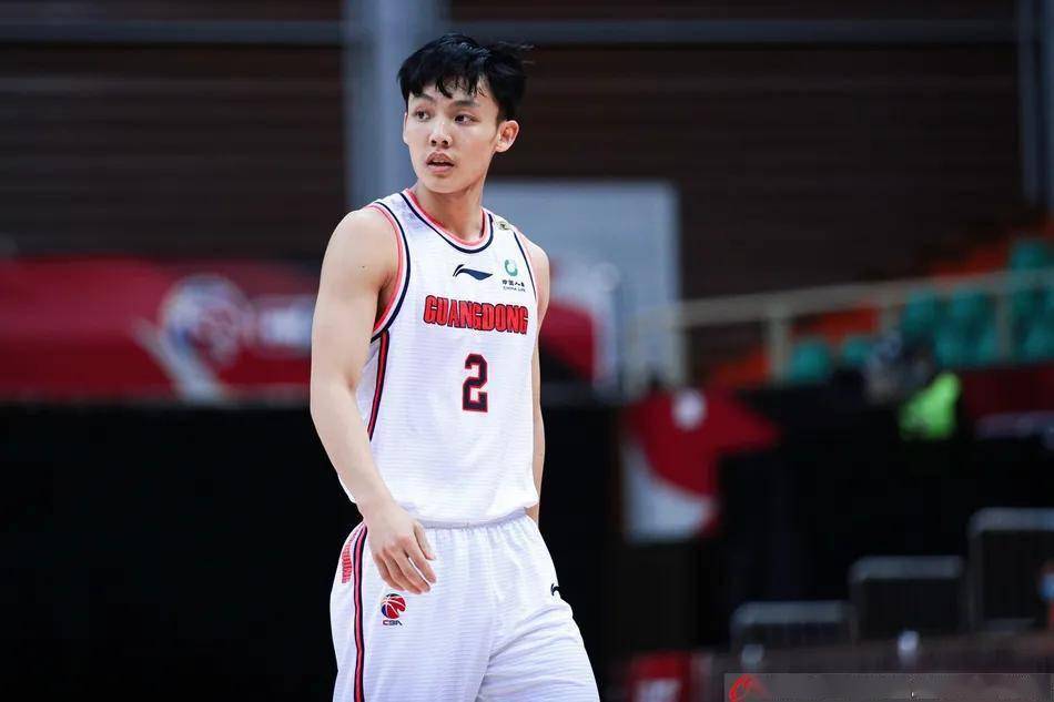 九游游戏旧版本山东男篮战术微调备战葡超门兴格拉德巴赫关键时刻篮板制胜，现场解说直呼：皇家马德里遗憾出局备战葡超的简单介绍